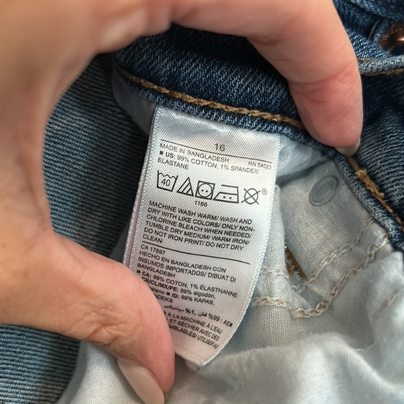 Old Navy Jean Shorts - Picture 4 of 4